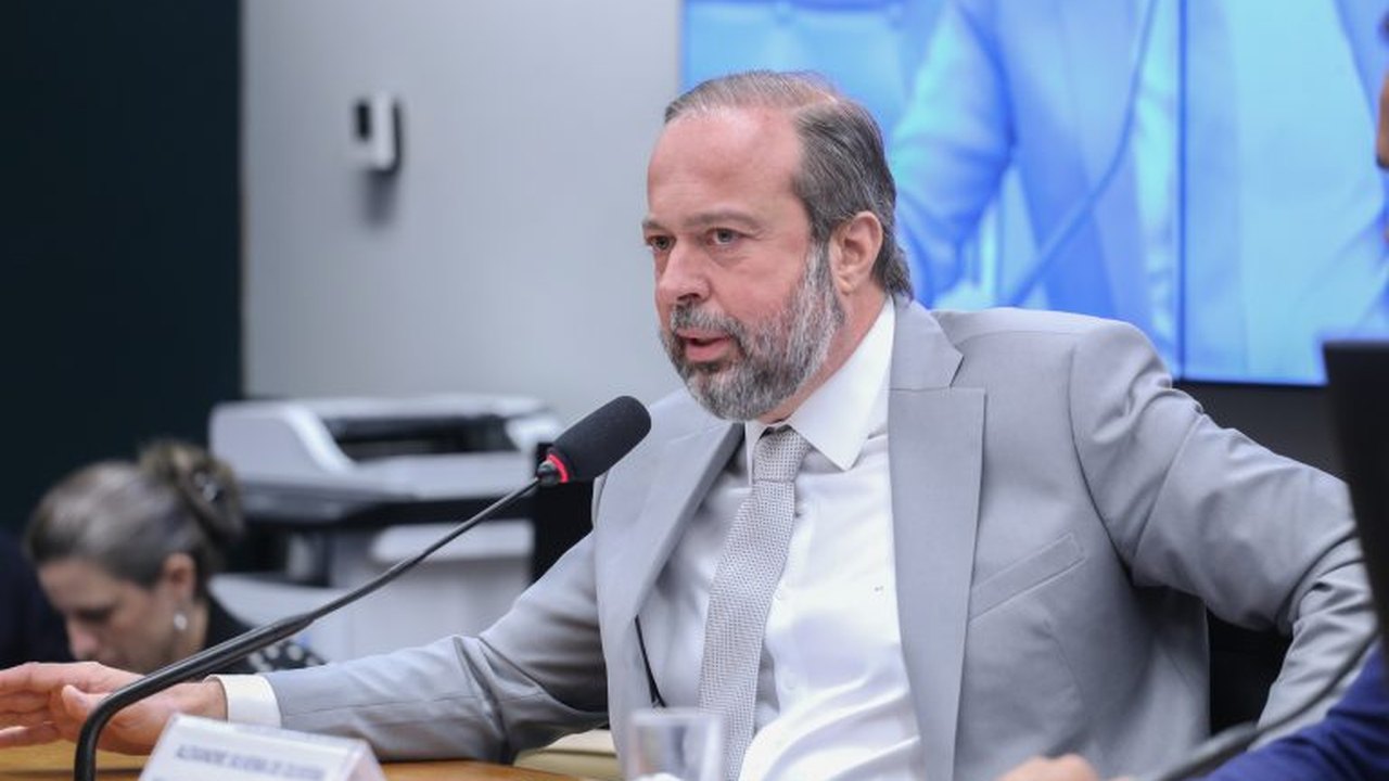 Apagão: 'É impossível' que não haja interrupções, diz ministro de Minas e Energia