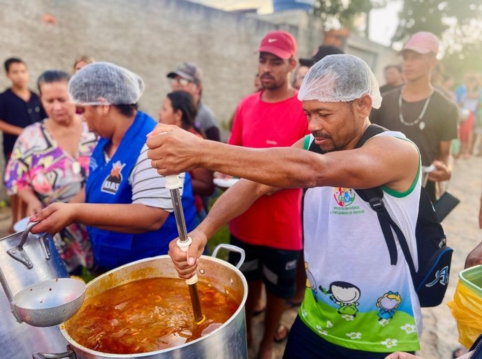 Comida e cuidado: Sopão Comunitário chega em Palmeira dos Índios