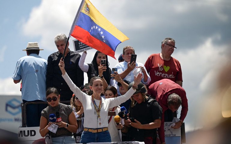 Atos contra e a favor governo Maduro tomam as ruas na Venezuela