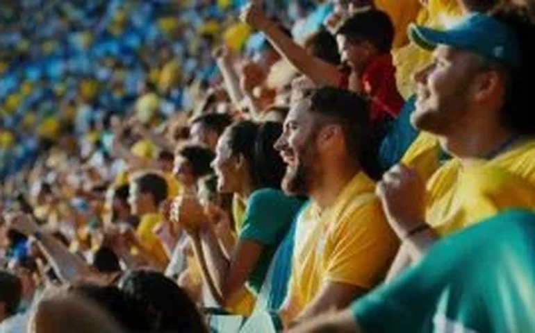 Vacinação antes da arquibancada: maior evento de futebol acende alerta para prevenção de viajantes
