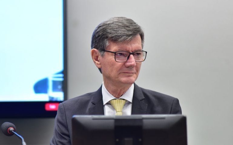 Especialistas do setor varejista pedem mais fiscalização tributária sobre as compras eletrônicas no exterior