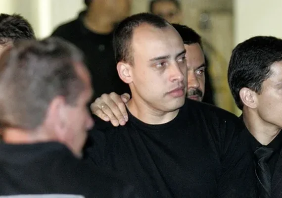 Alexandre Nardoni é solto e vai cumprir a pena em regime semi-aberto