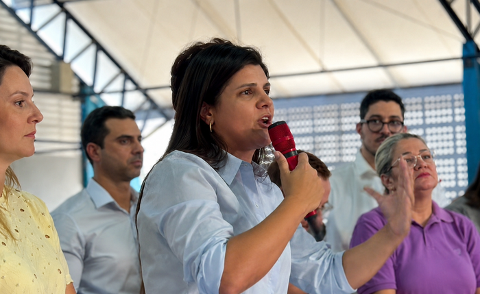 Marcela Gomes durante discurso