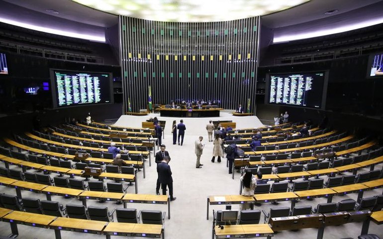 Veja como governo e oposição reagiram às votações sobre IOF e aumento de deputados