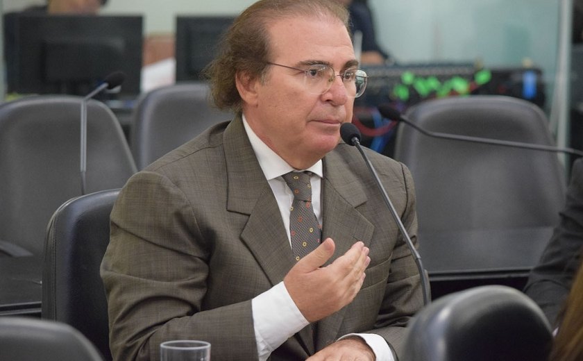 Olavo Calheiros desiste de disputar a presidência da Assembleia