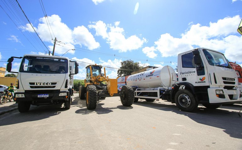 Governo de Alagoas entrega equipamentos e anuncia investimentos em Colônia