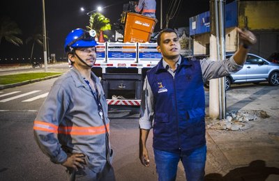 Após instabilidade, iluminação da Assis Chateaubriand recebe manutenção