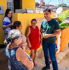 Prefeito Rodrigo Cunha vistoria obra do Beco da Baiuca e destaca transformação do Jacintinho