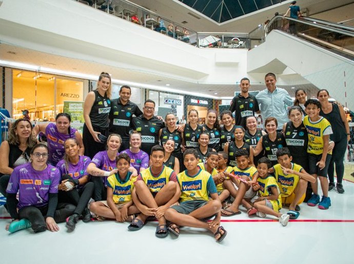 Campeonato de Voleibol Sentado: Prefeitura promove dia de integração com crianças do Projeto Viva Vôlei
