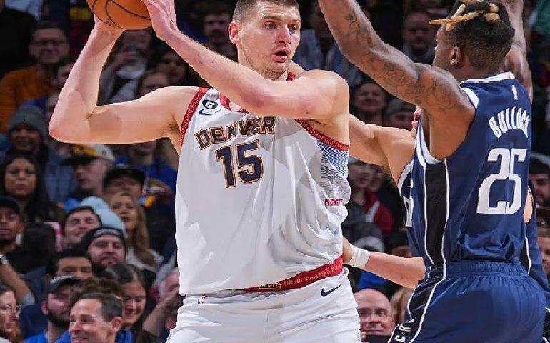 Nuggets freiam Mavericks, de Doncic, e Celtics e Lakers vencem na NBA