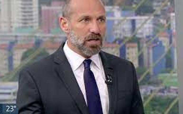 Especialista em condomínios do 'SPTV' faz tatuagem que cobre as costas; veja vídeo