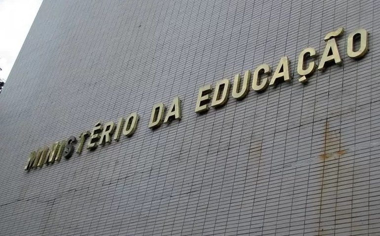 Em nova debandada no MEC, 11 servidores anunciam renúncia coletiva