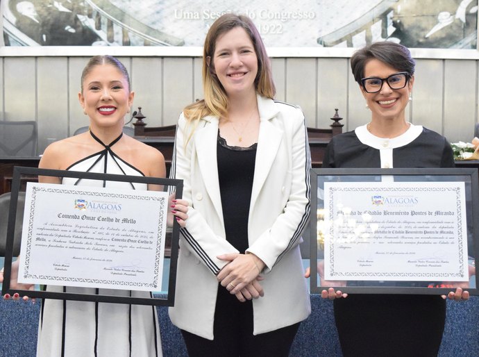 Cibele Moura entrega comendas a Gabriela Tavares e Karoline Beserra e exalta protagonismo feminino na área jurídica