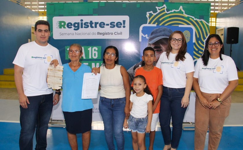 Aos 75 anos, agricultora atualiza certidão de casamento e emite novos documentos durante campanha do CNJ