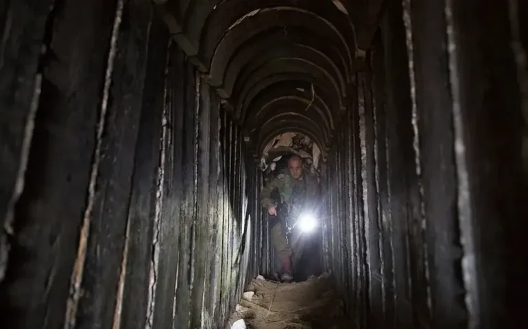 Fortaleza subterrânea: Extensão, profundidade e qualidade de túneis do Hamas em Gaza surpreendem Israel