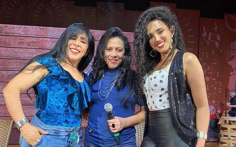 Irmãs Freitas cantam seus sucessos no “Terra da Padroeira”