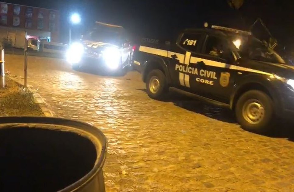 Duas pessoas suspeitas de integrar contra grupo criminoso liderado por presidiário são presos em Sergipe