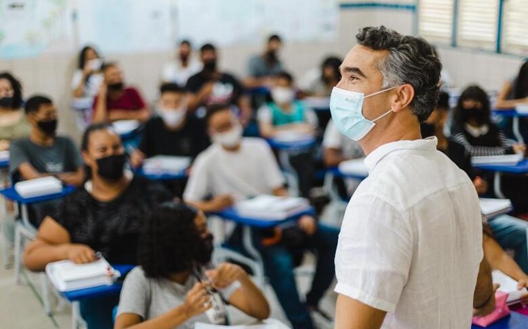 Educação divulga nova lista com mais 11 mil beneficiados do cartão escola 10
