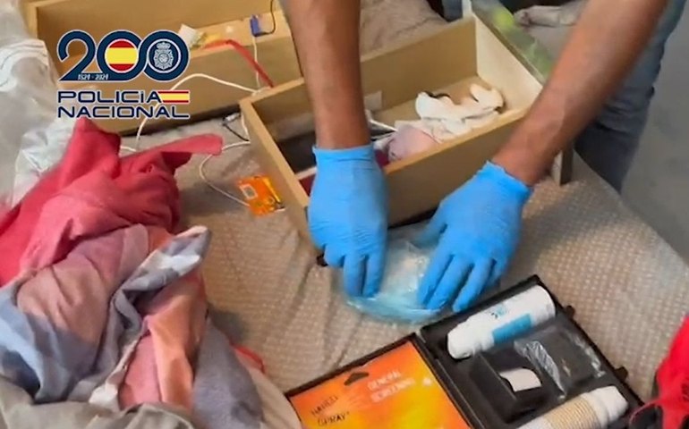 Incêndio em micro-ondas revela um laboratório clandestino de cocaína e metanfetamina na Espanha