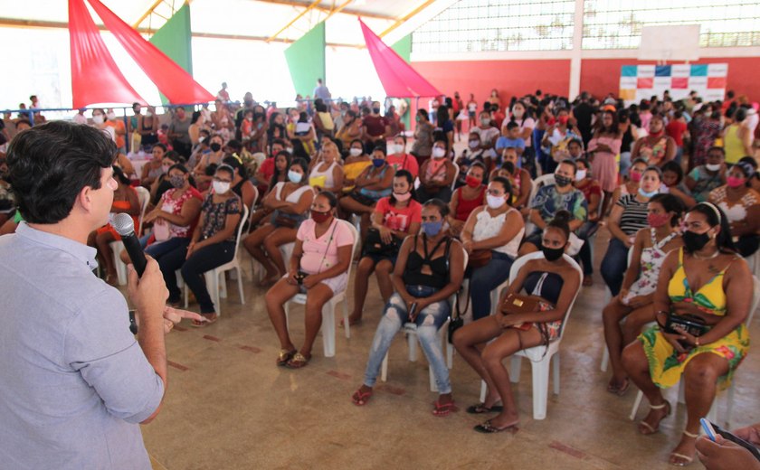 Prefeitura entrega mais de 450 cartões do Programa Criança Alagoana às gestantes e mães de Coruripe