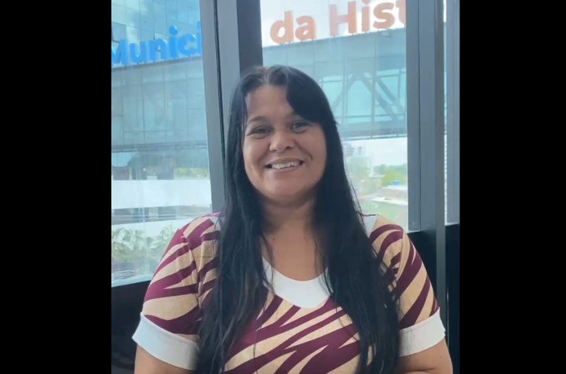 Esposa de paciente celebra tratamento e alta médica no Hospital da Cidade em Maceió