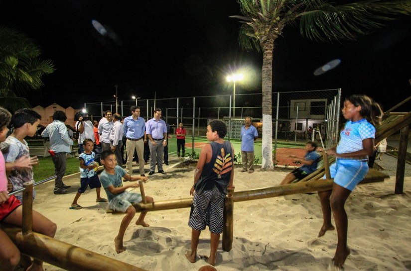 Rui entrega Praça Elias Pontes, em Guaxuma