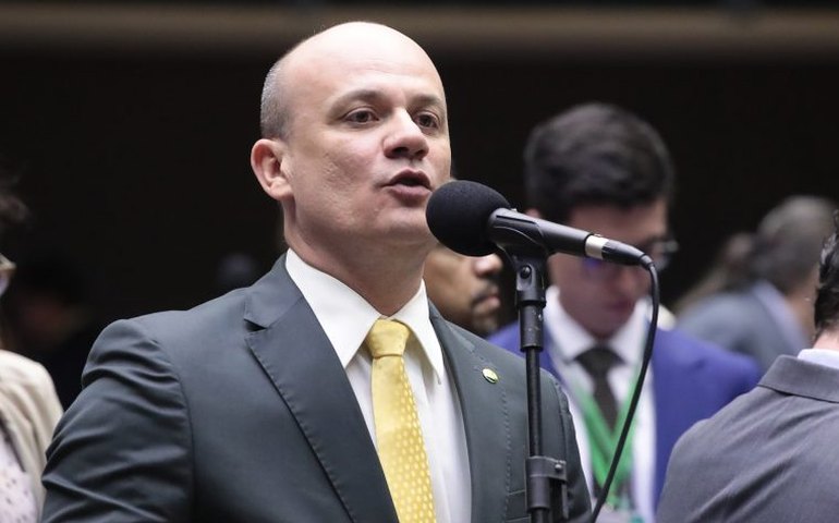 Projeto garante integralidade e paridade a policiais e bombeiros militares