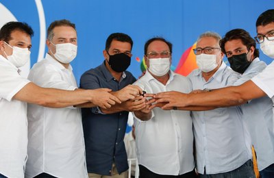 Renan Filho entrega UPA em Arapiraca durante abertura da12ª edição do Governo Presente