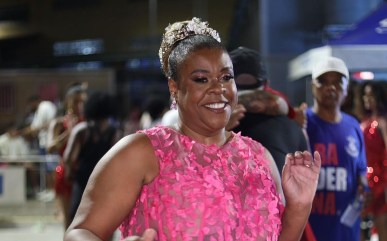 Dona Lurdes é a desmascarada da semana no 'The Masked Singer Brasil'