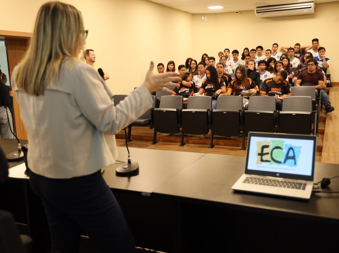 Ministério Público recepciona 70 alunos da rede estadual de ensino para falar de direitos e deveres