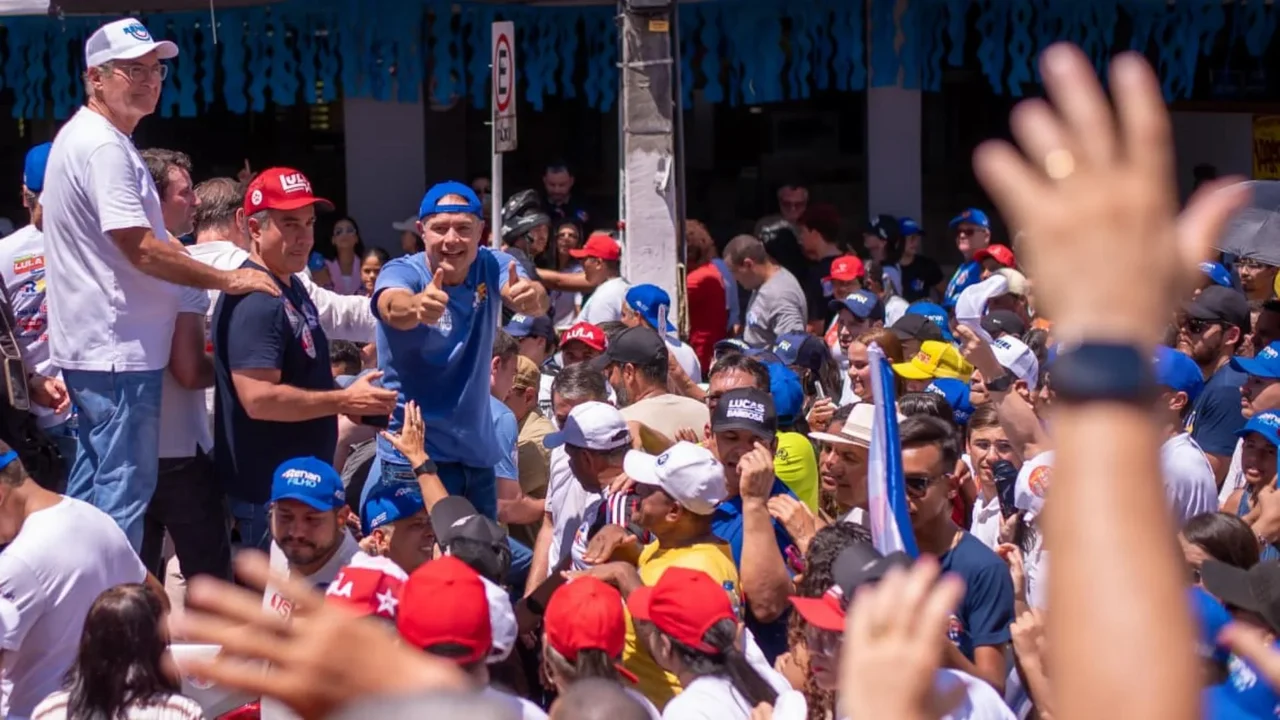 Ao lado de Renan e Yale multidão percorreu ruas do centro e Arapiraca realiza maior caminhada de sua história