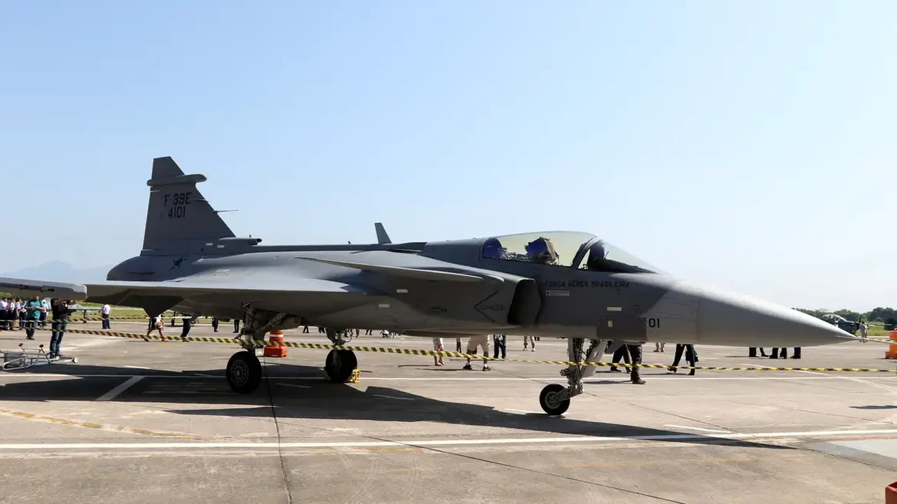 China bate recorde e usa 125 aviões de guerra em grande exercício militar ao redor de Taiwan -
