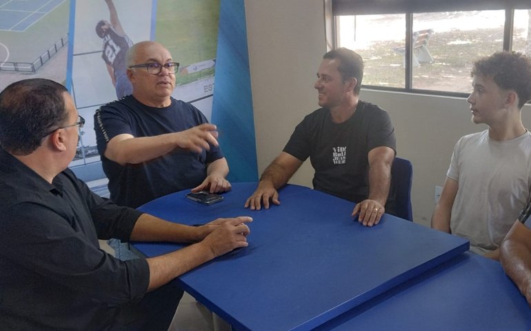 Piloto arapiraquense garante apoio da prefeitura para participar do Brasileiro de Motocross