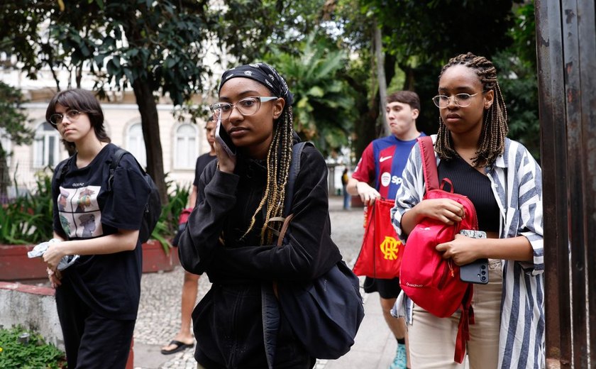 Crises climáticas interrompem estudos de quase 250 milhões de jovens