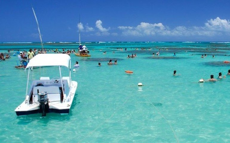Equipe do IMA analisa evolução da vida marinha na piscina natural da Pajuçara