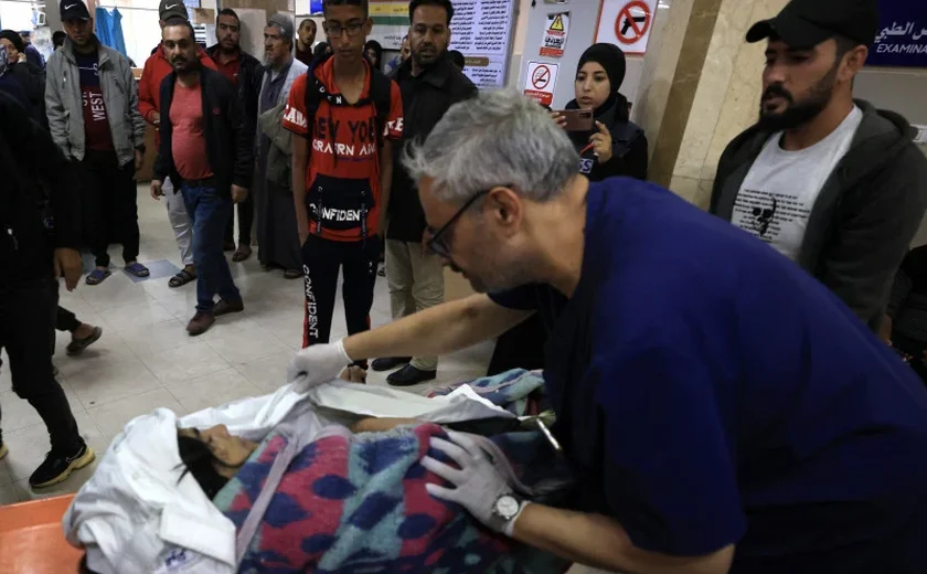 Projétil atinge hospital em Gaza e mata 12 pessoas, diz Hamas