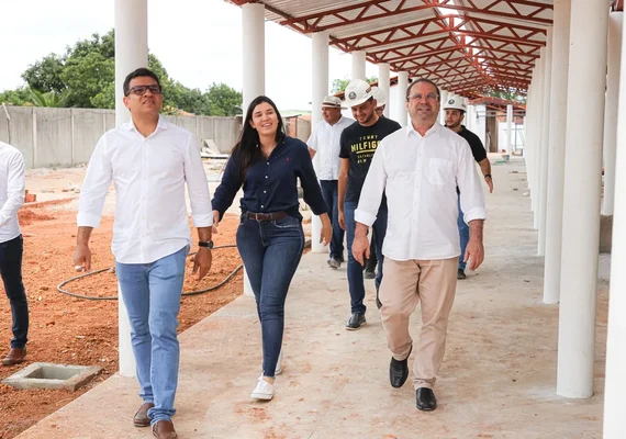 Luciano Barbosa visita obras da 15 ª escola de tempo integral de Arapiraca