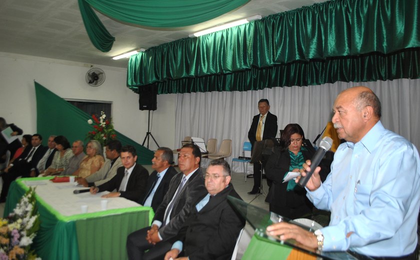 Arapiraca: José Lopes participa de entrega de título honorário a professora