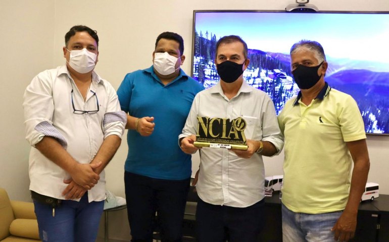 Ronaldo Medeiros é homenageado pelo trabalho em defesa da transparência e controle social no Estado