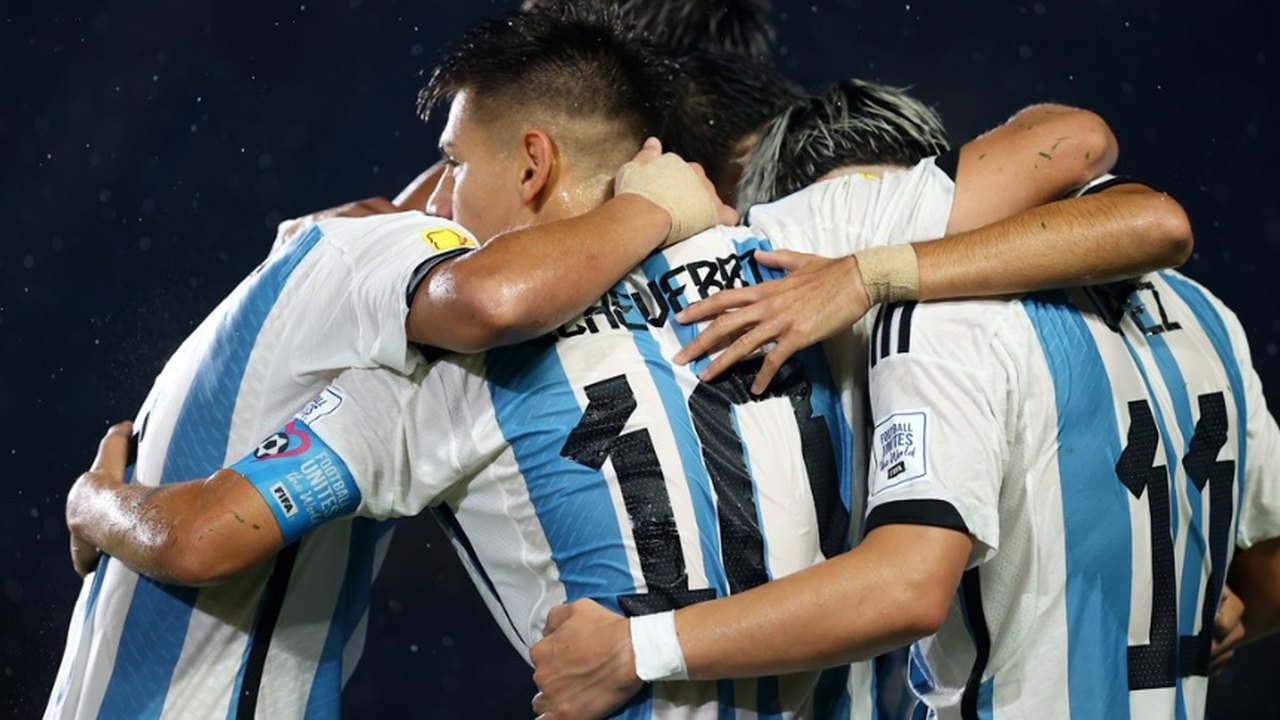 Argentina goleia Venezuela e vai disputar com o Brasil as quartas de final do Mundial Sub-17
