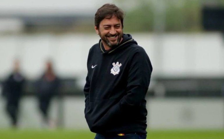 Duílio confirma negociação do Corinthians por Yuri Alberto, mas prega cautel