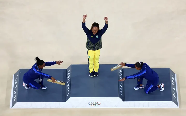 Rebeca é ouro no solo e vira maior medalhista olímpica do Brasil