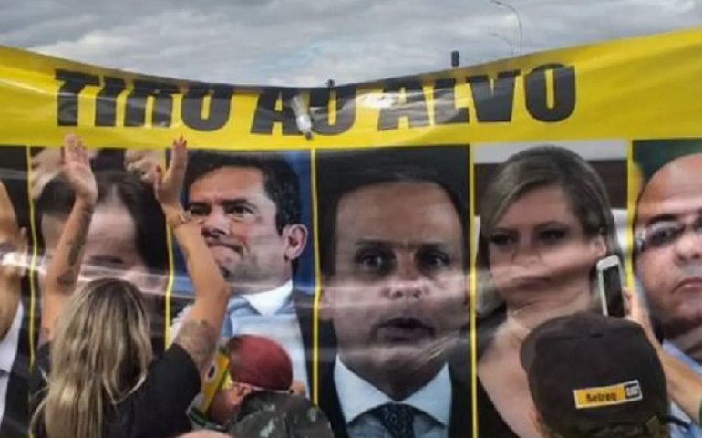 Apoiadores de Bolsonaro fazem ato para atacar Moro, Congresso e Supremo