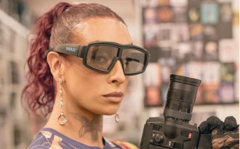 Linn da Quebrada revela que teve alta da clínica de reabilitação e celebra: 'Mamãe voltou'