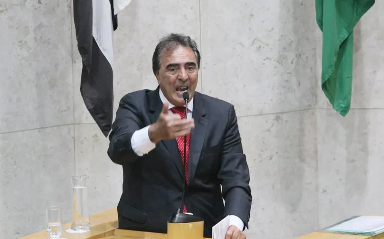 Vereador condenado por antissemitismo retorna à Câmara de SP após exoneração na prefeitura