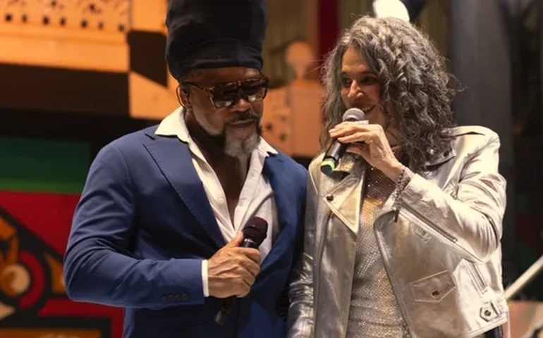 Carlinhos Brown lança música festiva ao lado de Simone