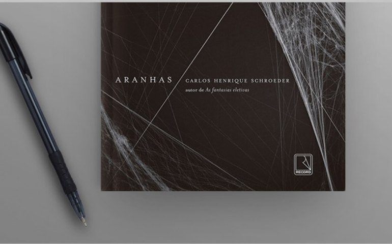 Livro de contos ‘Aranhas’ traz Carlos Henrique Schroeder ‘fiel a suas obsessões’