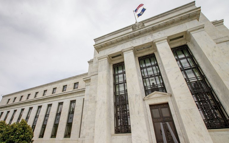 FED reduz previsão de crescimento econômico dos EUA e diz que tarifas de Trump 'pressionam inflação'