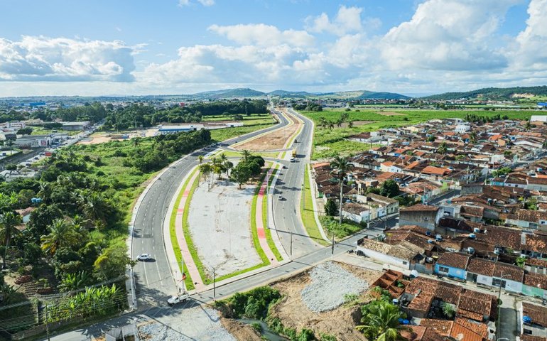 SMTT orienta tráfego na nova Avenida Senador Benedito de Lira, em Arapiraca