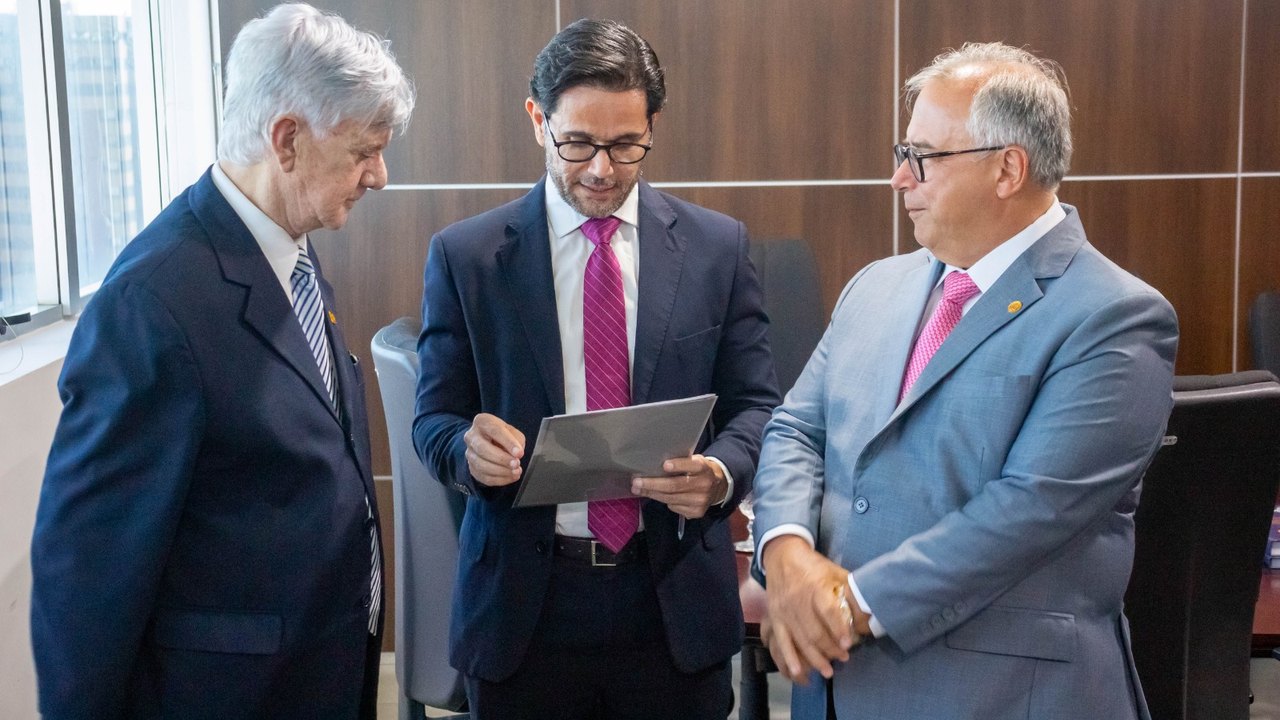 Des. Fábio Ferrario e juiz Léo Denisson tomam posse como desembargadores eleitorais substitutos do TRE/AL